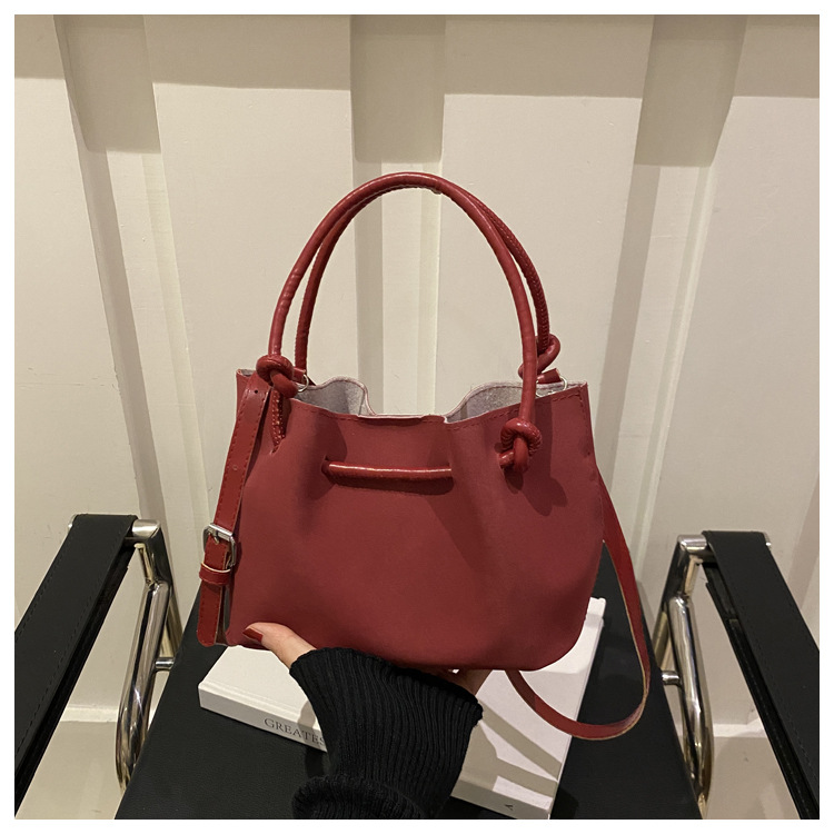 225g Weight Polyester Lining Material Sewing Thread Fashion Element Zipper, Magnetic Buckle Closure Type Top Handle Strap Type Handbag Bags Type Daily Occasion Pu Leather Material Solid Color Pattern All Seasons Season Women's Gender Classic Style Style Bucket Shape Medium Size Women's Medium Pu Leather Solid Color Classic Style Sewing Thread Bucket Zipper Magnetic Buckle Handbag 17
