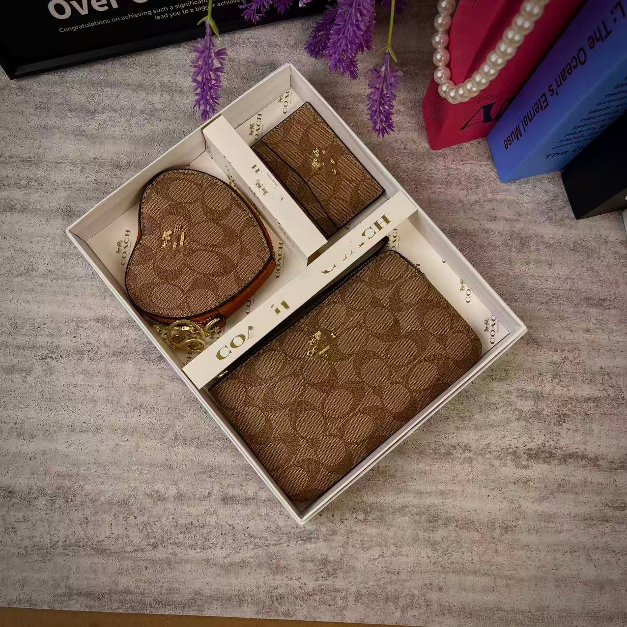 Cartoon cartera de cambio en forma de corazón de comercio exterior bolsa de mano caja de bolsa de tarjeta caja de regalo de bolsas explosivas transfronterizas 2025 nuevas bolsas de mujer