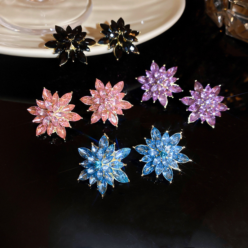 1 Pair Classic Style Flower Copper Inlay Rhinestones Ear Studs display picture 1