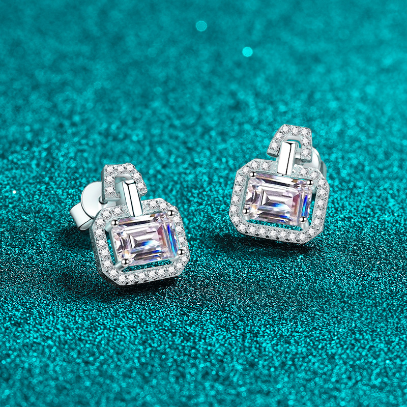 Orecchini a cerchio in argento sterling con moissanite colore d_voghion.com