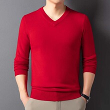2025纯色红色男士毛衣厚款保暖鸡心领针织衫男打底加厚毛线衫冬季