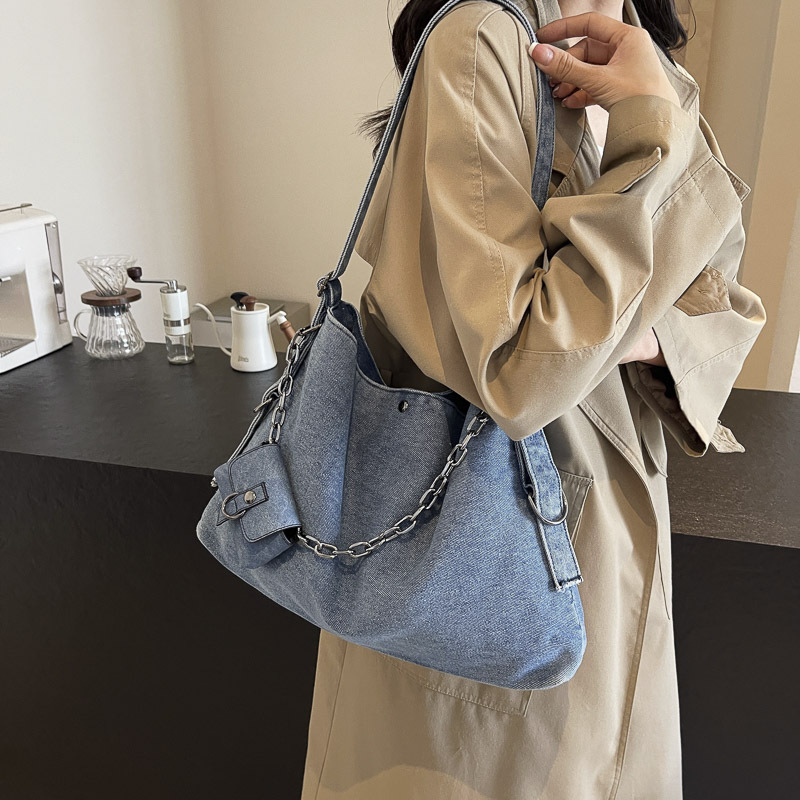 Cadena Tote bag femenino 2024 nuevo denim de moda A4 bandolera grande de clase bolsa de mensajero de viaje de gran capacidad