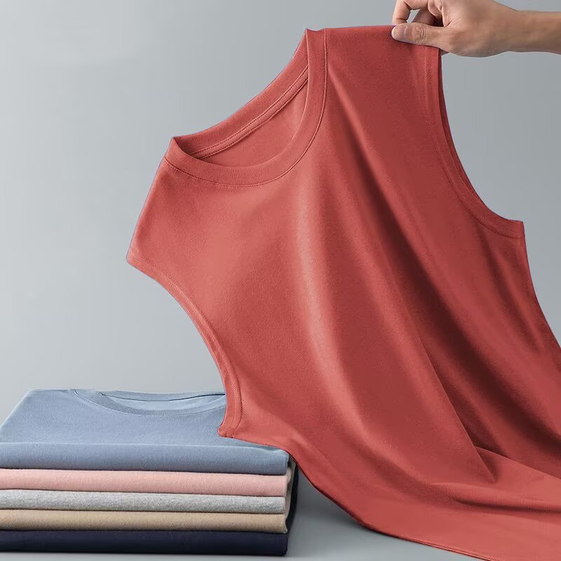 Summer breathable light and thin T-shirt with a round collar