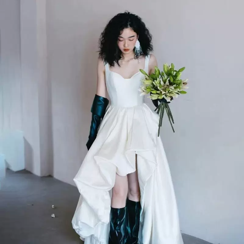 法式吊带轻婚纱2025新款高级感缎面森系礼服气质轻奢旅拍出门纱女