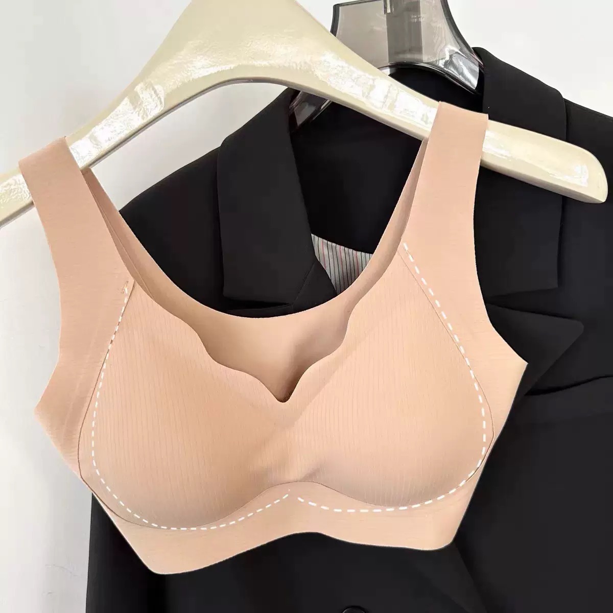 Sin costuras, piel cálida, anti-gravedad, malla de elevación, hermosa ropa interior trasera, mujer sin anillo de acero, cuello en V, soporte suave, sujetador cómodo transpirable