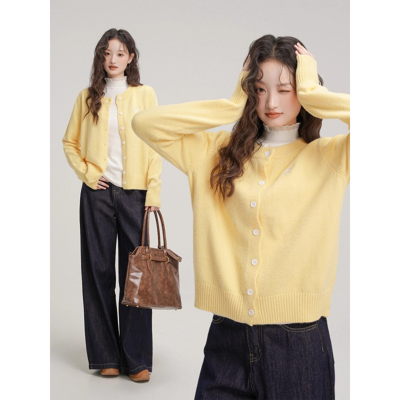 French-Style Chanel-Inspired Light Yellow Round-Neck Knit Cardigan for Women, New Sweater Jacket for Spring, Autumn, and Winter 2025