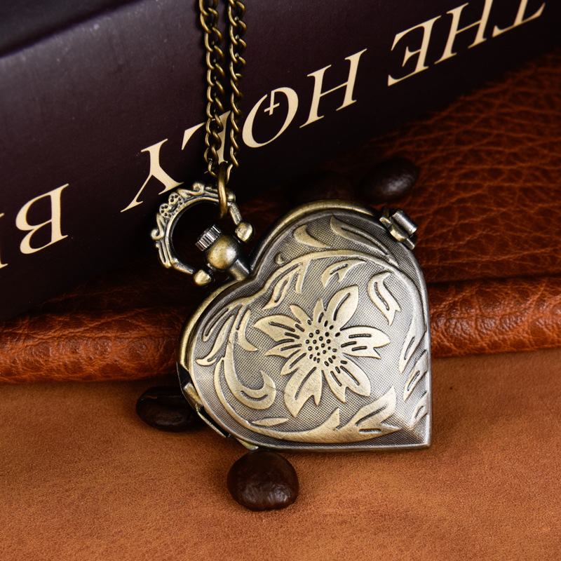 Vintage Hollow Heart Quartz Pocket Watch Classical Ancient Black Necklace Carved Hollow Pocket Watch 8012