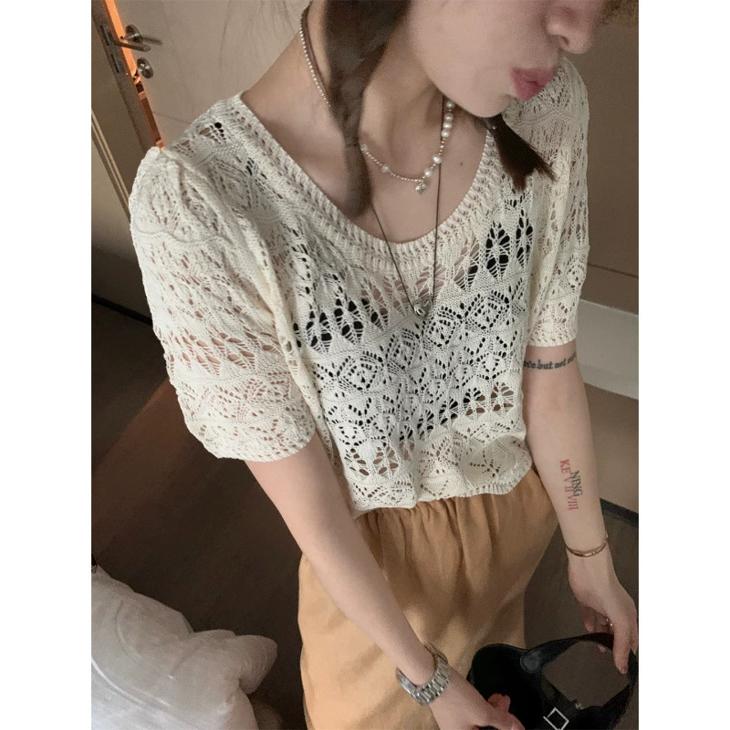 Женский модный европейский топ с короткими рукавами из ледяного шелка с полой текстурой, свободная короткая блузка с круглым вырезом и кружевом крючком