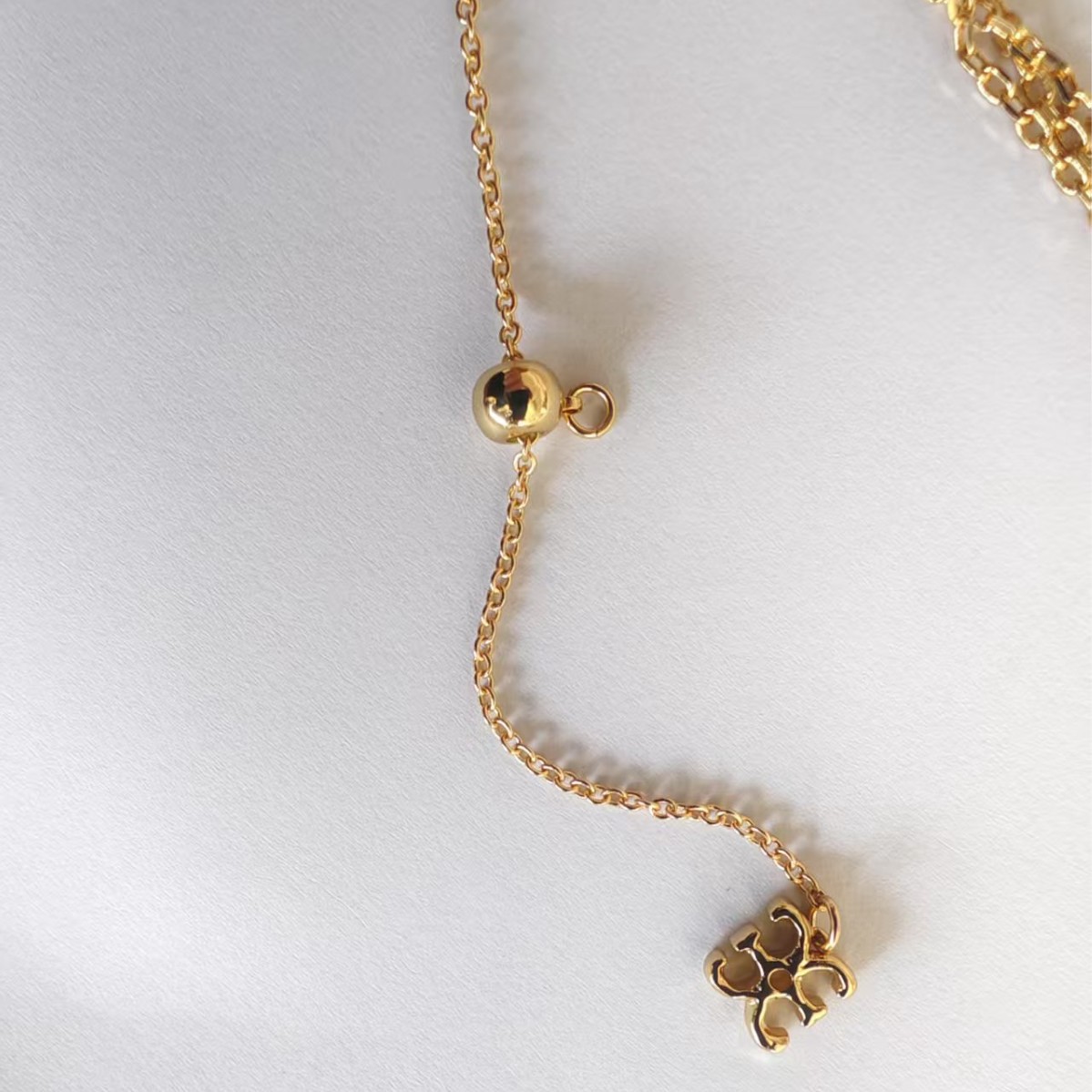Collar minimalista de capas con cadenas delicadas para mujer_voghion.com
