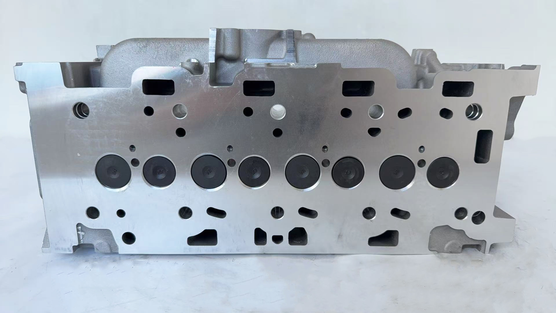 Compatible with PEUGEOT/CITROEN cylinder head DV6C/DV4C/9H06 engine aluminum cylinder head accessories