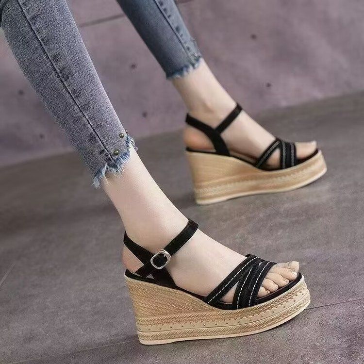Sandalias de tacón grueso para mujeres de verano impermeable simple 2026 nueva moda muffin impermeable tacones altos