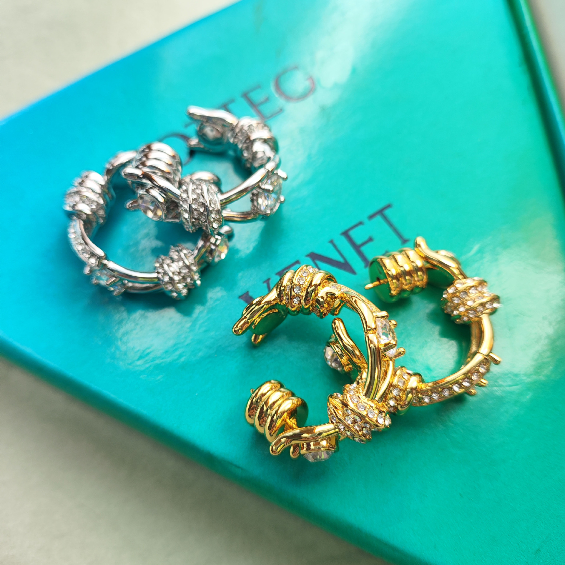 French Style Full Diamond Twisted Knotted Earrings Palace Retro_voghion.com