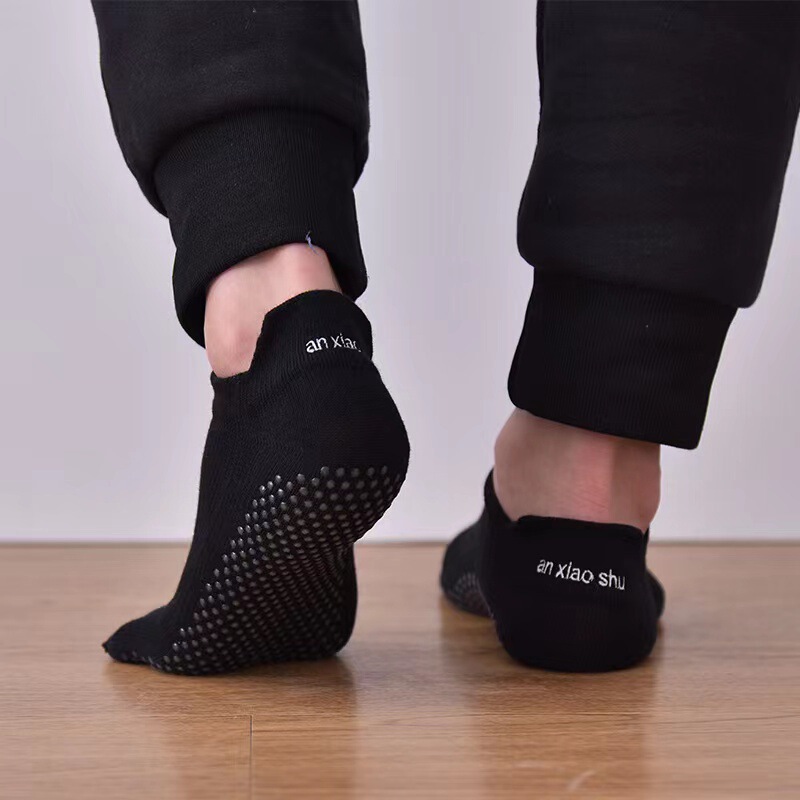 Factory spot wholesale men's Pilates yoga socks long tube dispensing five-finger socks fitness sports low five-toe socks