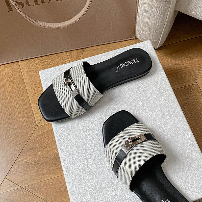Dép sandal nữ bít mũi đầu vuông khóa kim loại đế bệt đi biển — Màu xanh lam, Màu xám