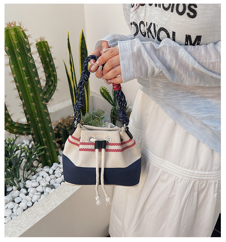 This year, the popular niche design bags are the 2025 new women's versatile canvas crossbody bag and the color-blocking hand-held bucket bag full figure