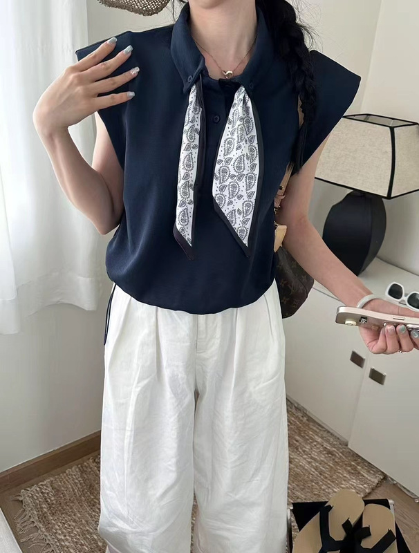 韓国デザインのノースリーブ巾着とシルクスカーフTシャツ2025夏の新しい女性のシックでスリムで多用途なトップストレンド|undefined