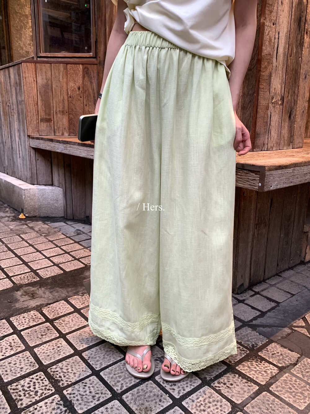 Quần culottes nữ ống rộng cạp cao chun eo viền ren dáng suông — màu trắng, xanh lá cây, yến mạch chi tiết 4