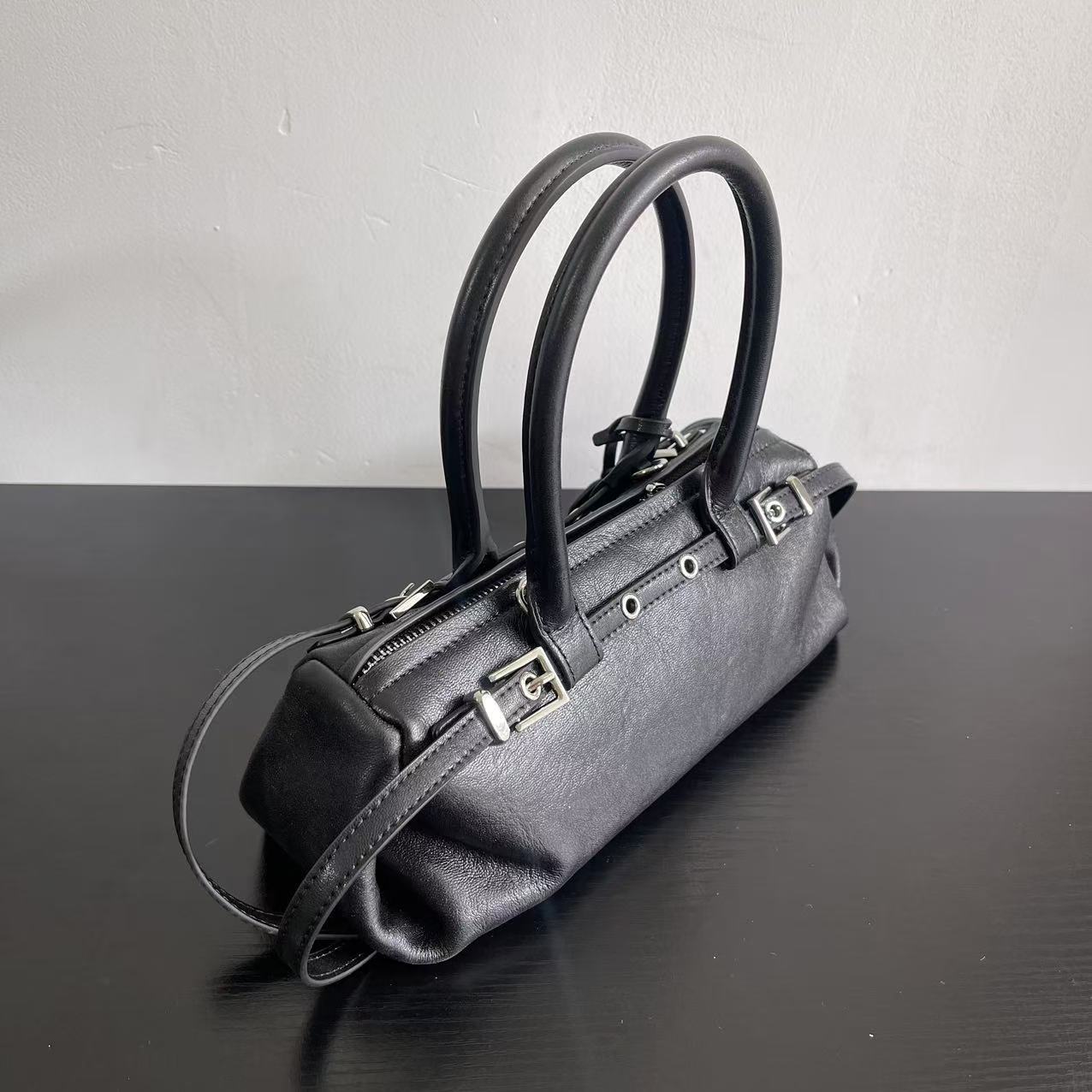 한국 스타일 패션 레트로 바게트 가방 여성 2024 새로운 패션 인기 언더암 숄더백 볼링 핸드백