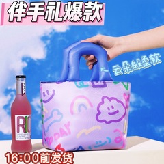 オリジナルの弁当箱にサラリーマンを包んでご飯を持って保温します。