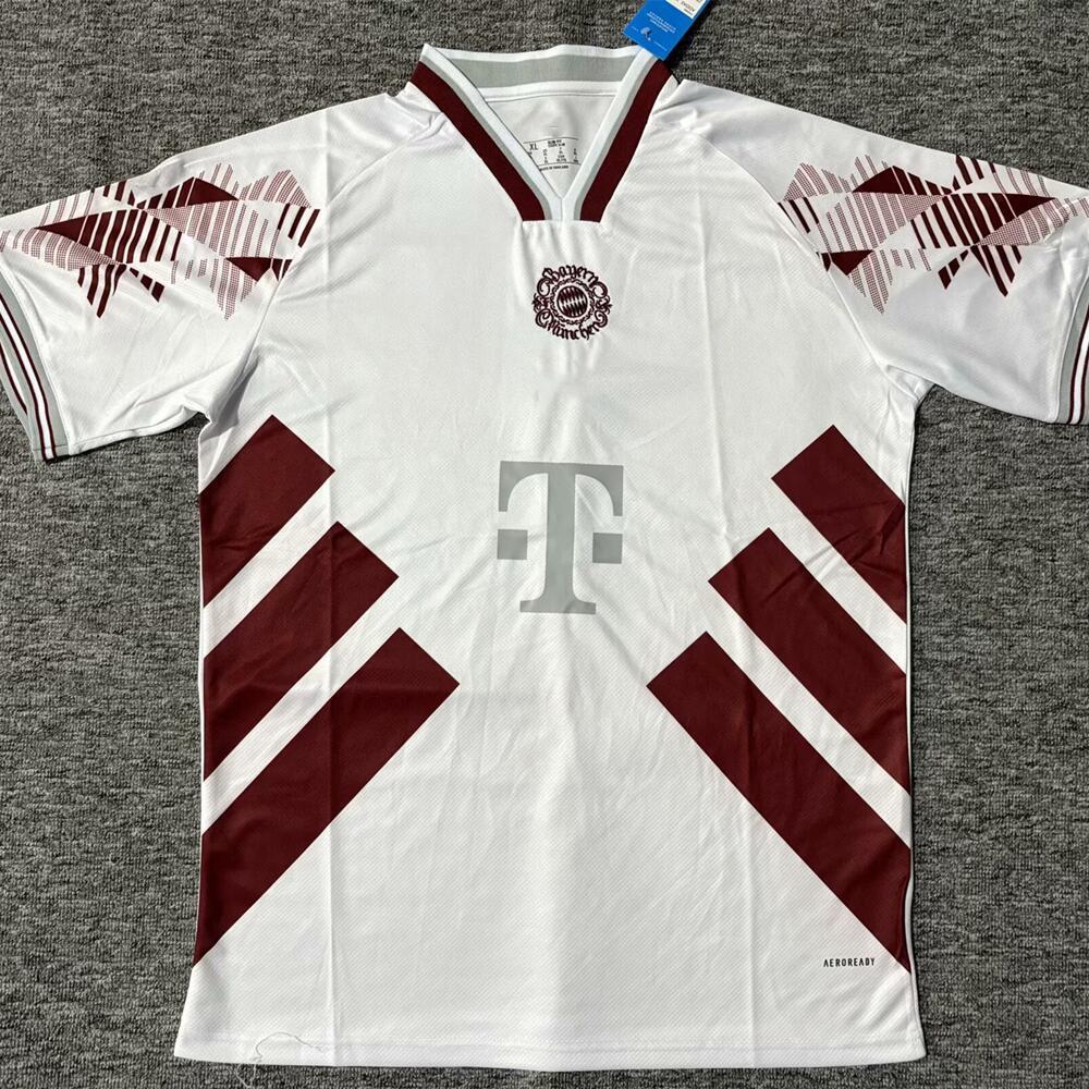 2526 nueva camiseta del Bayern versión tailandesa de manga corta masculina local y visitante 125 aniversario de la versión conmemorativa del uniforme de fútbol del Oktoberfest