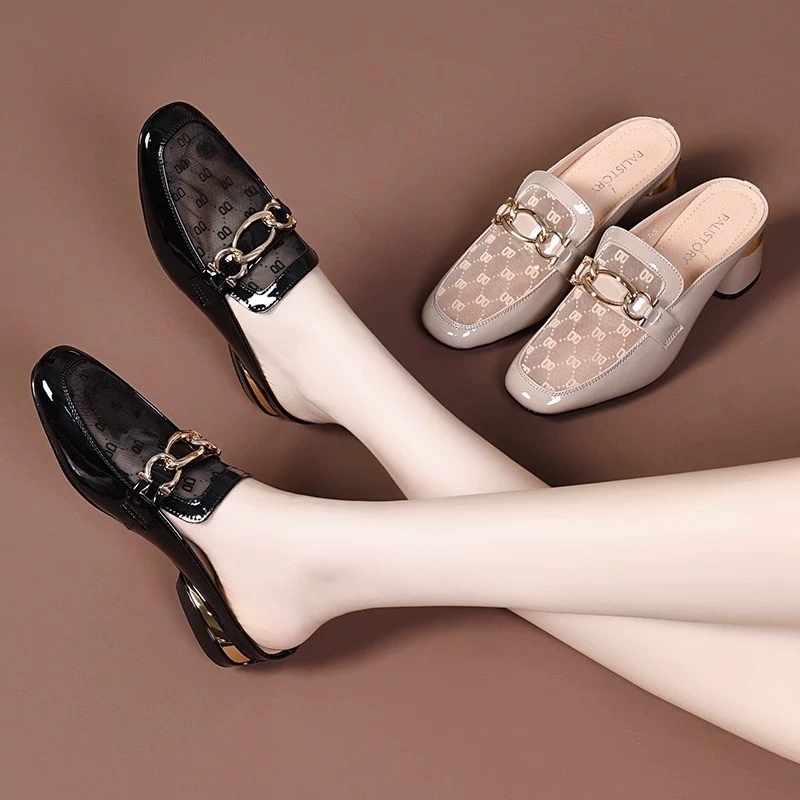 Баотоу сетчатая пряжа полукутанки женские летние 24 новые кожаные толстые каблуки ленивые лакированные лакированные сандалии с низким каблуком и полуподдонами обувь высотой 3CM