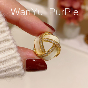 Collar pin