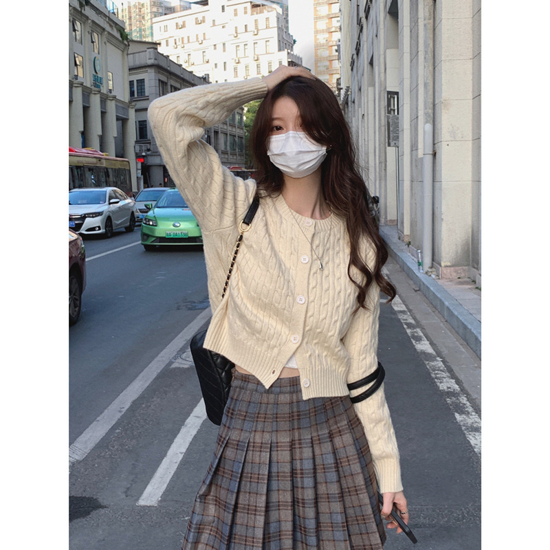 ソリッドカラーショートレトロツイスト長袖セータージャケット女性のための秋と冬の韓国語バージョンインルーズニットカーディガントップ女性のための|undefined
