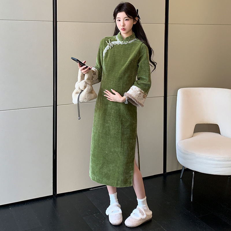 孕妇装2025秋冬新款设计感改良旗袍甜美减龄马甲加厚绒连衣裙套装|undefined