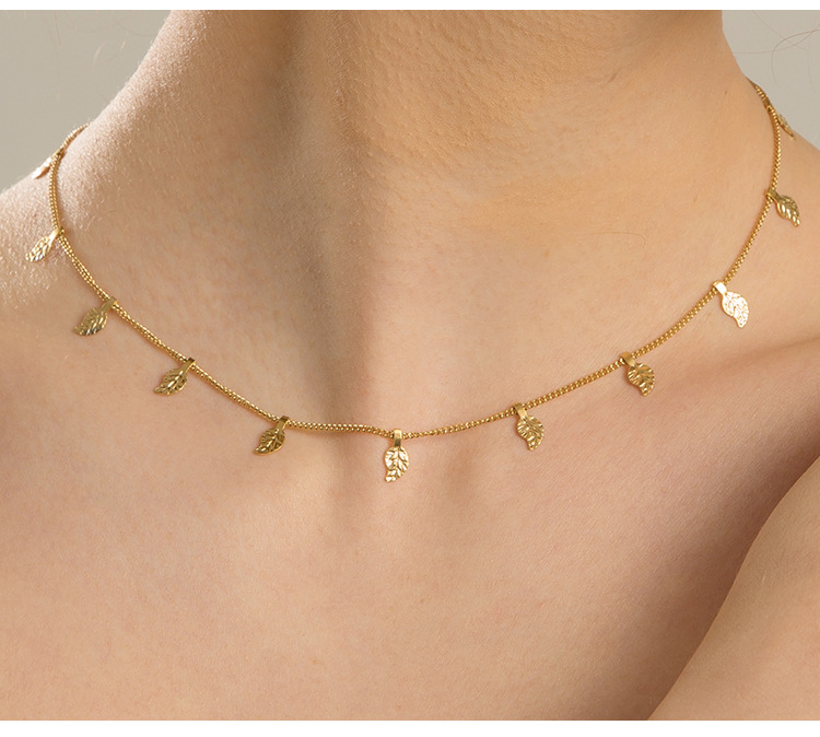 Fashion Elegant Small Leaf Clavicle Chain Women's Titanium Steel Gold-Plated Necklace_colorza_2