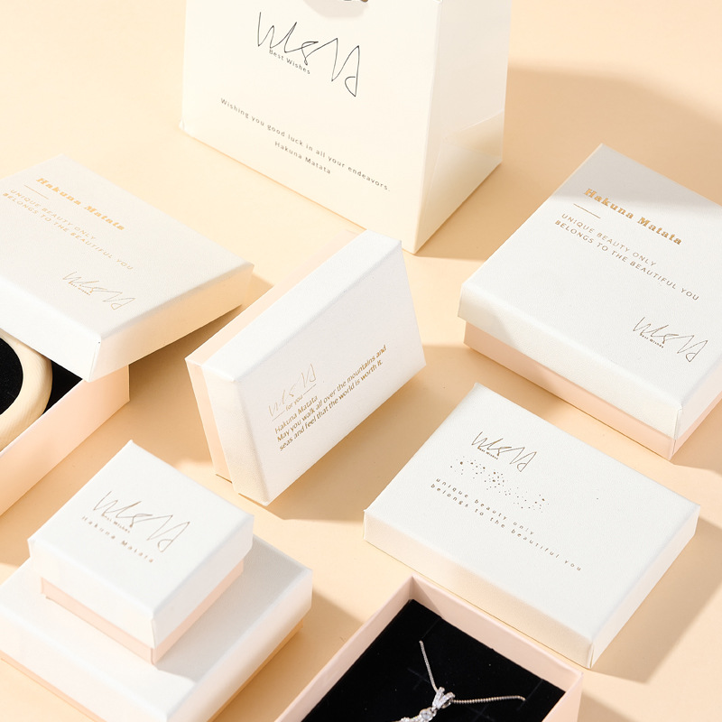 Elegante minimalistische Schmuckschatulle Armband- und Halsketten-Verpackungsbox Geschenkbox zum Valentinstag Ring- und Ohrringstecker-Schmuckschatulle