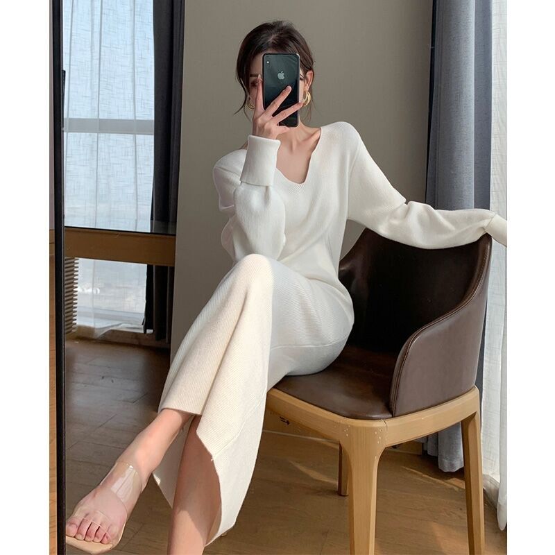Early Autumn 2022 New Women's Elegant French Simple All-match Slim White V-neck Knitted Dress