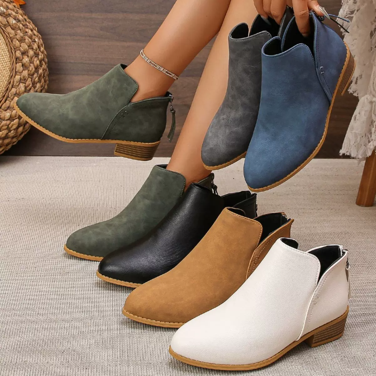 2025新款大码皮靴女靴纯色显瘦尖头后拉链休闲厚底粗跟马丁靴女单