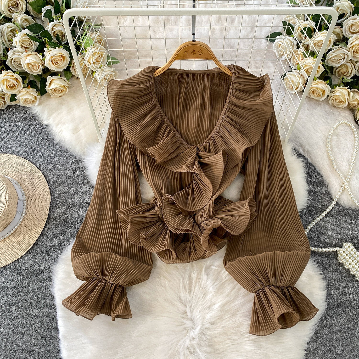 Camicia donna scollo a v con balze elegante top plissettato_voghion.com