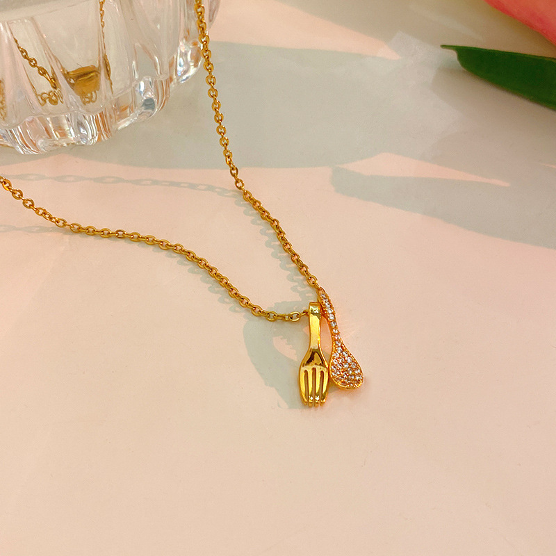 Shake Tone Same Style Dry Rice Personality Knife and Fork Necklace Women's Light Luxury High-end Simple All-match Woolen Chain Accessories New Product