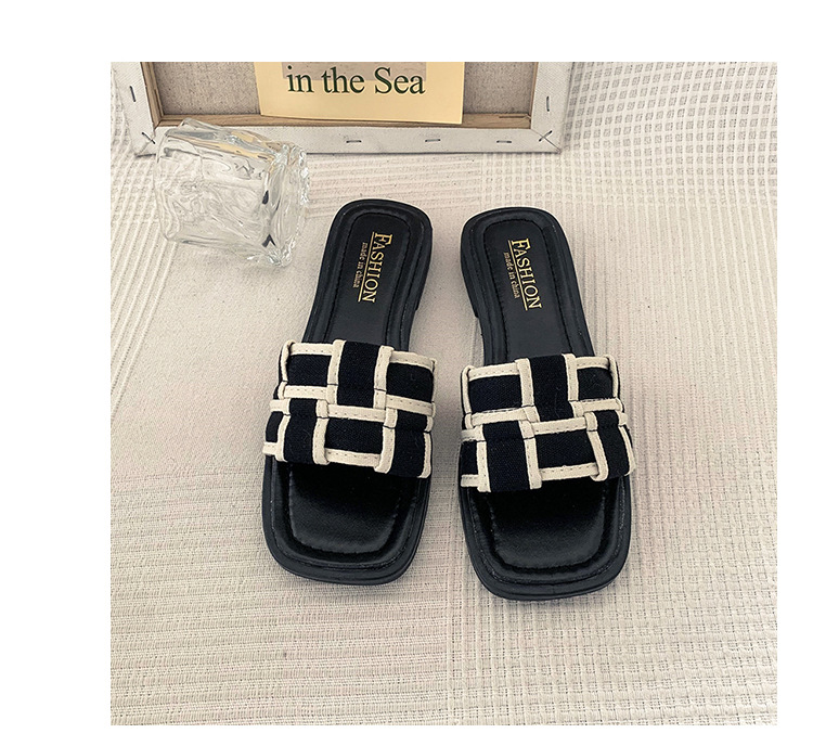 French luxury flat sandals for women to wear in summer, Xiaoxiang Feng 2023, new influencer going out to the beach, flip flops_voghion.com