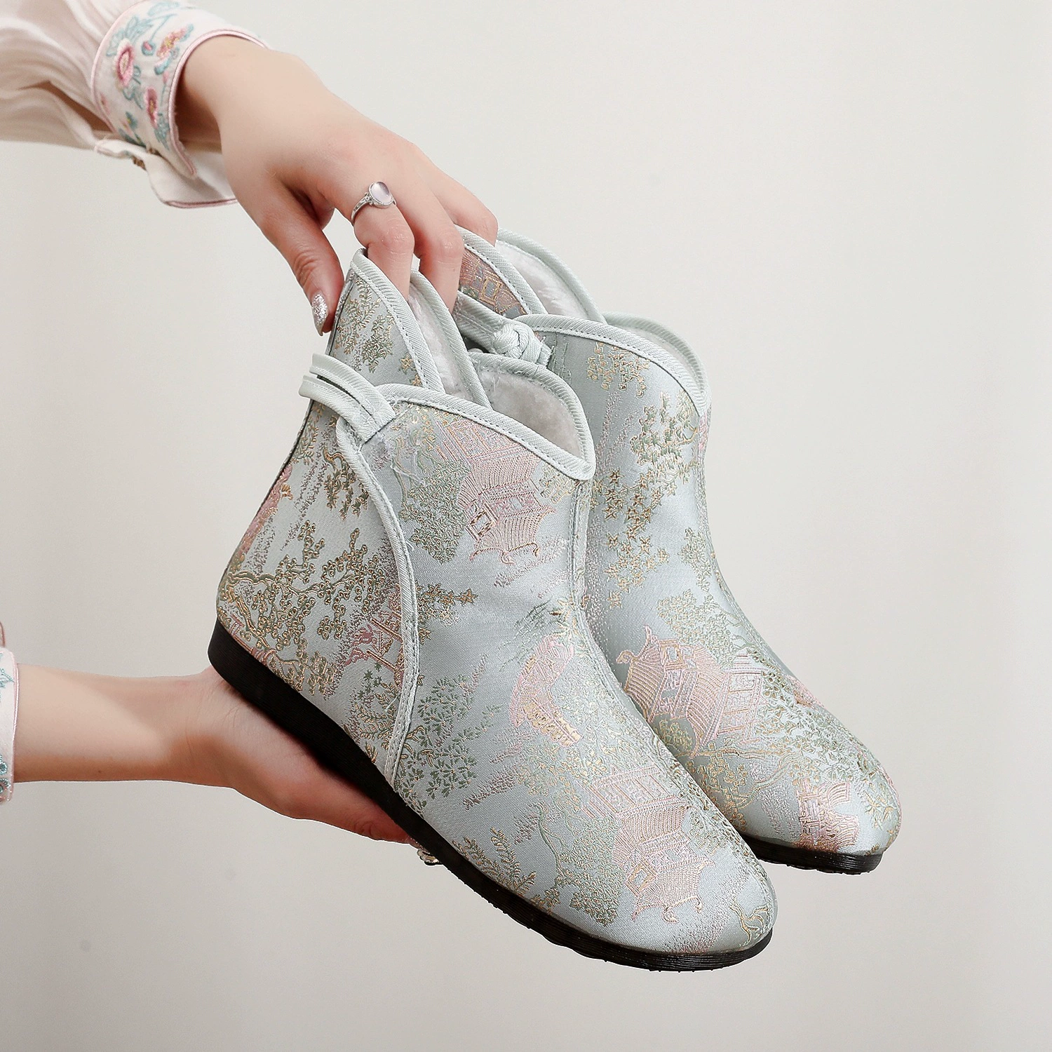 [Ян Юэ] 2024 осенний и зимний национальный стиль старый пекинский национальный стиль вышитые хлопчатобумажные сапоги плоский фон