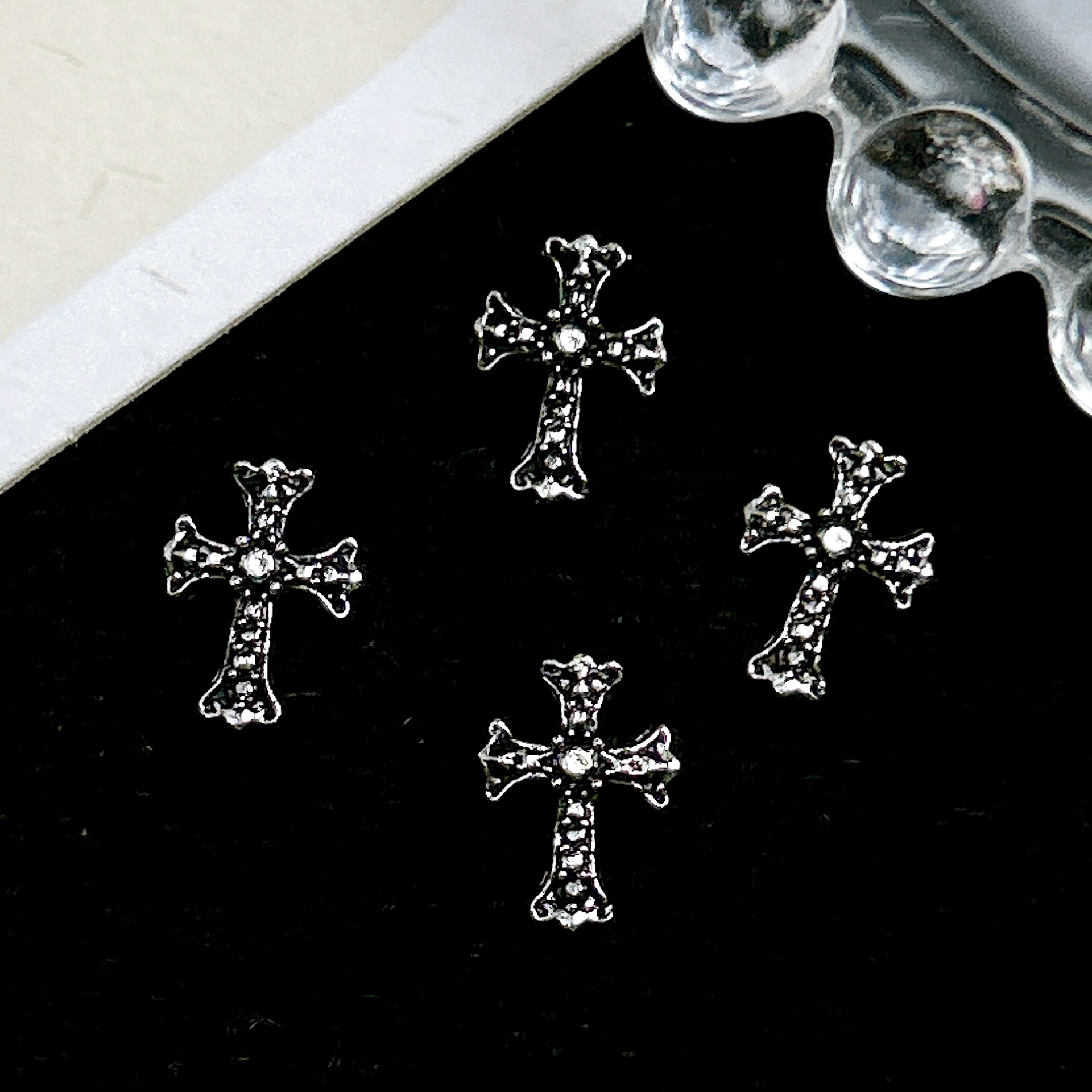Ventas transfronterizas de joyas de manicuría cruces oro y plata super brillante diamante completo retro punk cruces joyas accesorios diy