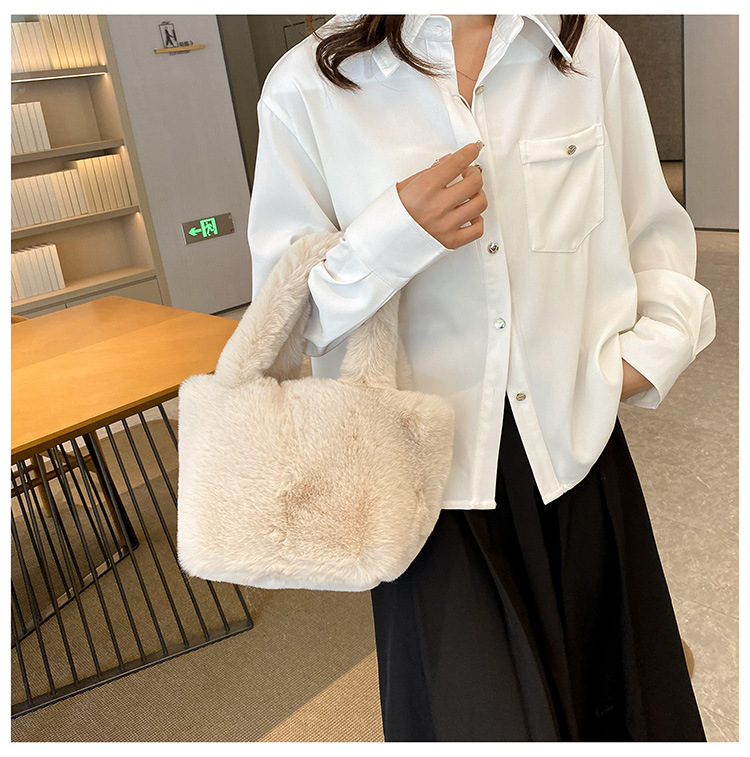 New handbag for women in 2024 with a high-end feel, solid color plush bag, fashionable and versatile handbag, cute_voghion.com