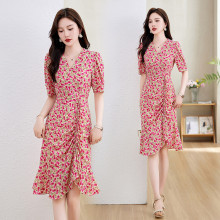 ������˹���B��ȹŮ�ļ�2024�¿�߶������@���黨ѩ��Ⱥ���L��