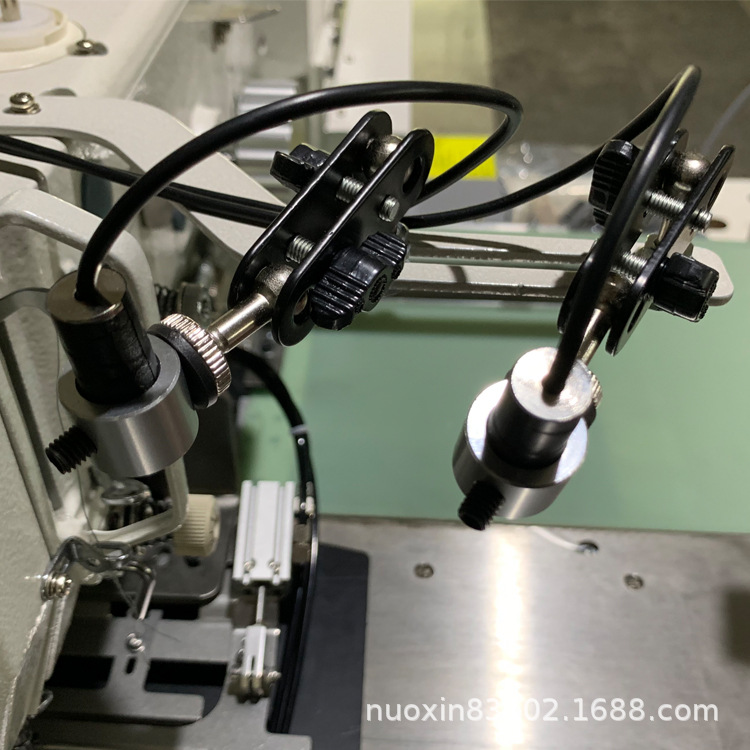 Máquina de patrón de apertura de bolsas láser máquina de bolsillo de ropa bolsa de labio simple y doble bolsa de cremallera bolsa de triángulo máquina de apertura de bolsas automática fabricante