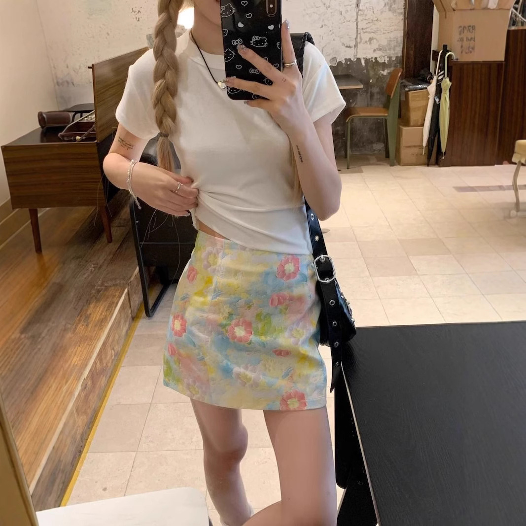 女性用小花柄スカート、夏用ハイウエストスリムAラインスカート、ニッチでシックな油絵スカート、ヒップカバースカート、万能ショートスカート