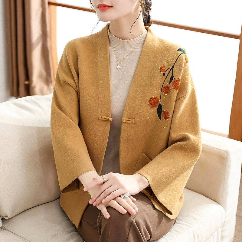 Новая вязаная кофта в китайском стиле для мам, модель весна 2025 года, для женщин среднего и старшего возраста, стильный и элегантный топ для весны и осени.