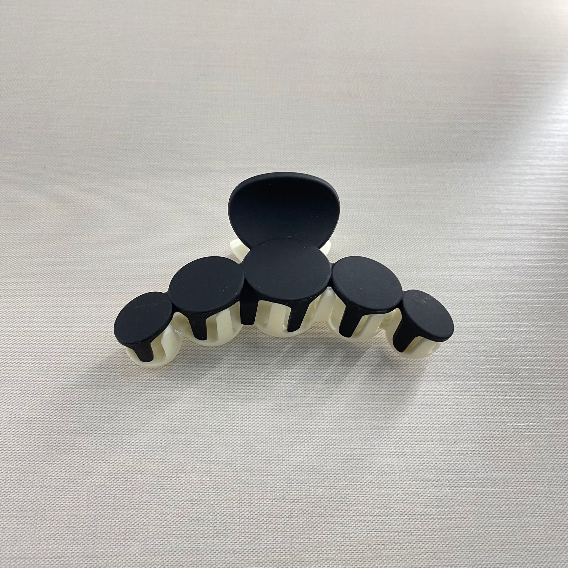 Oufeile superficie de dos colores AB textura esmerilada agarre cuchara trasera femenina alta Cola de Caballo tiburón clip accesorios para el cabello horquilla al por mayor