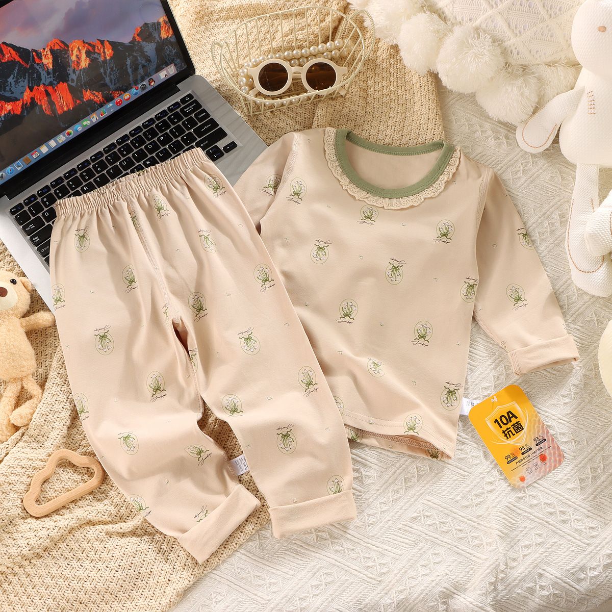 25 nuevos conjuntos de ropa de estar de licra para niños, conjunto de camiseta y pantalones sin costuras de algodón puro clase A para otoño, pijamas de dibujos animados para niños y niñas.