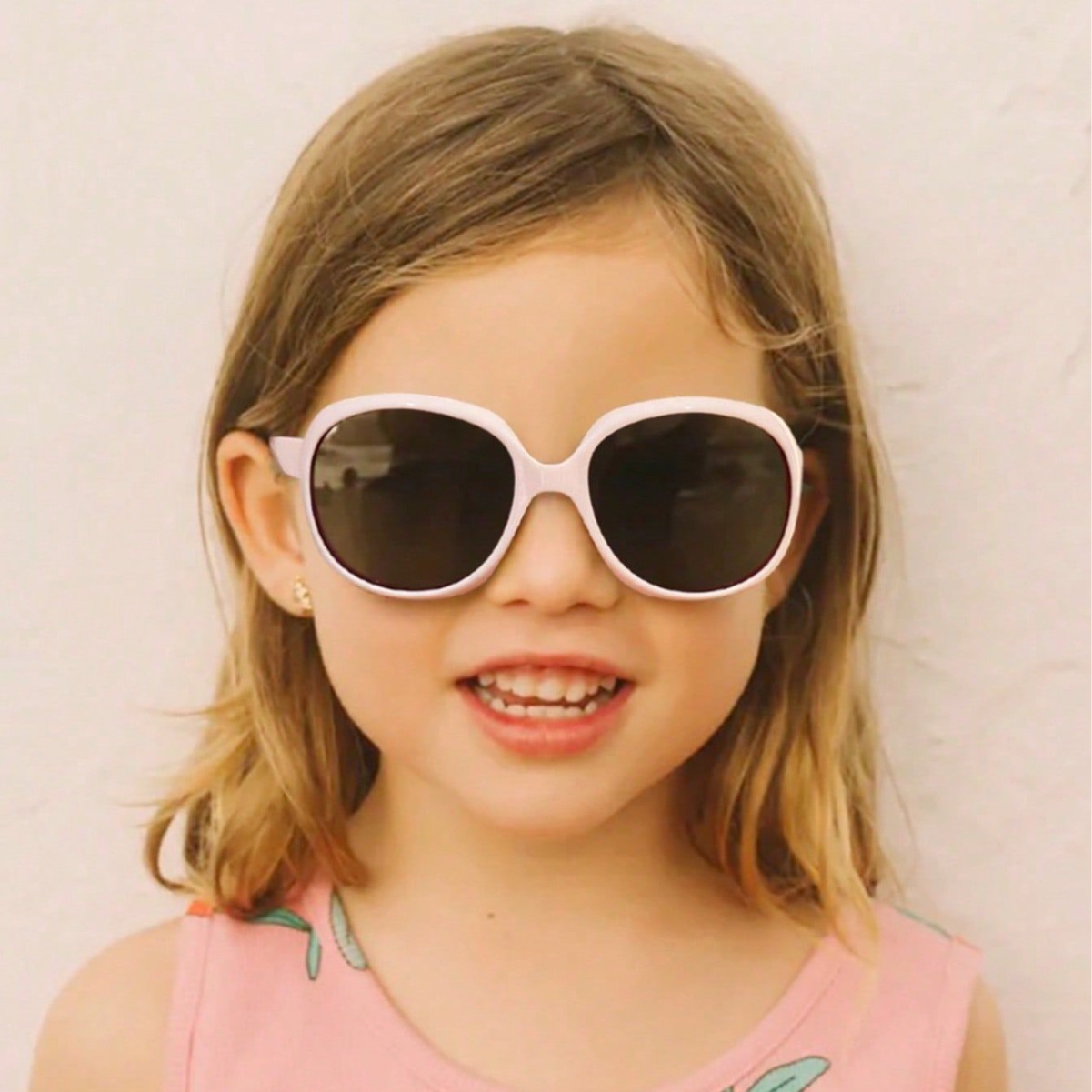 Nuevo marco generoso en forma de envoltura para niños moda de personalidad de moda todo partido gafas de sol a prueba de rayos UV UV400