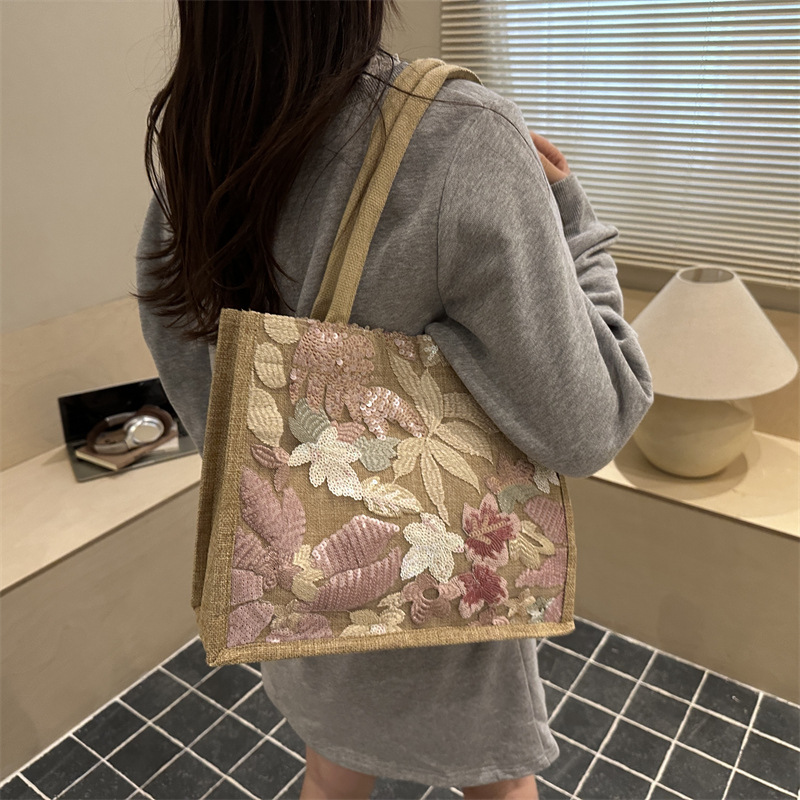 Explosiones transfronterizas 2026 textura de lino de alta calidad, flores bordadas, bolsas de tendencia horizontales, bolsas de compras de aire exterior