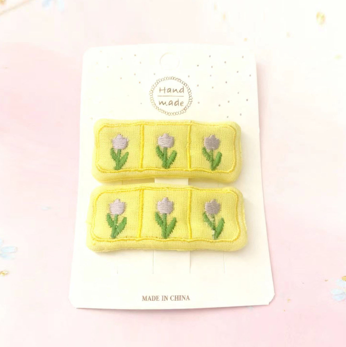 노란색 작은 꽃 3개