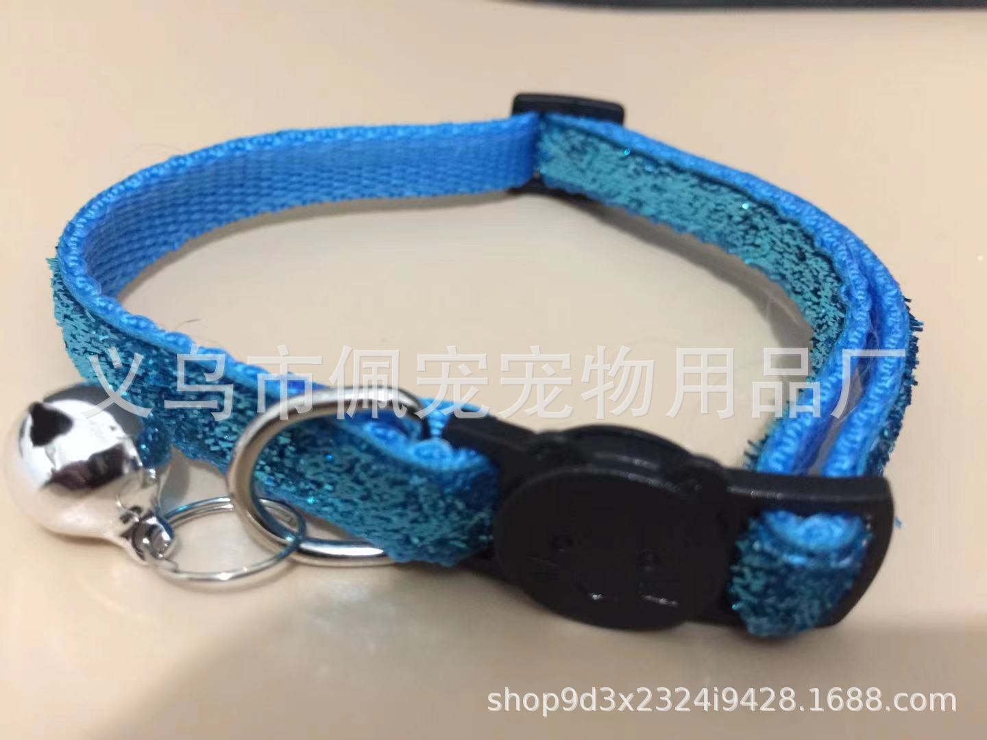 Collar de gato para mascotas con campana Collar de cara de gato con hebilla de seguridad Anillo de gato Collar de vellón de cebolleta Cadena linda