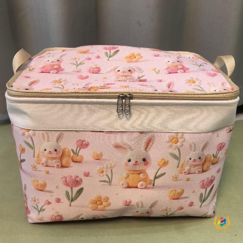 Capacious storage box with zipper