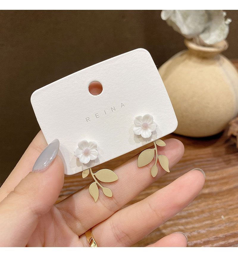 Fashion resin flower copper earrings